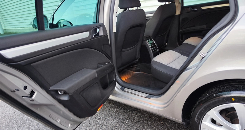 Skoda Superb cena 29900 przebieg: 248000, rok produkcji 2010 z Szczecin małe 596